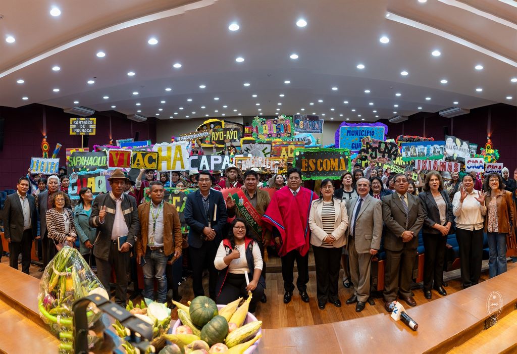 La UMSA dio la bienvenida a los mejores bachilleres provinciales del departamento de La Paz.